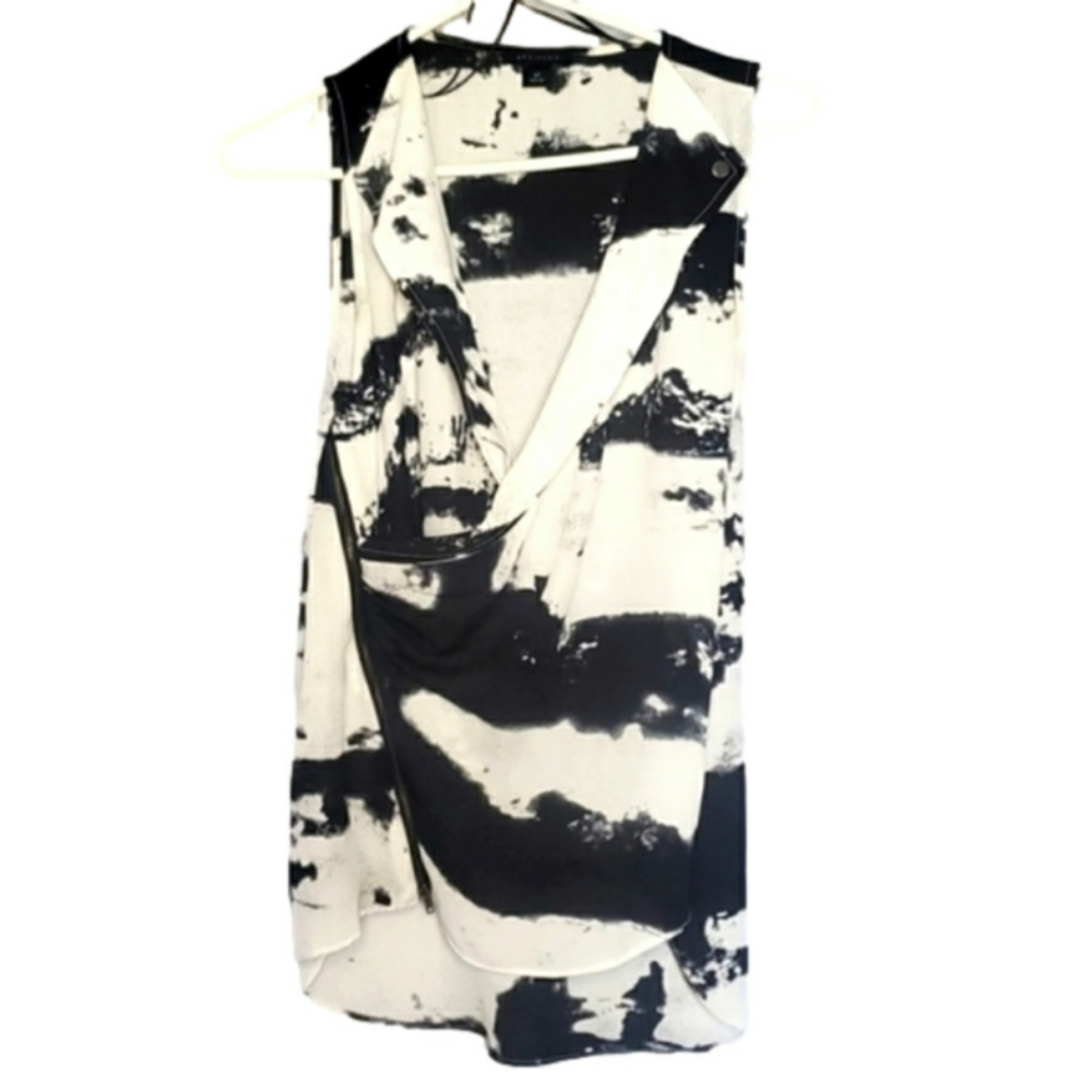 Black And White Juma style sleeveless blouse